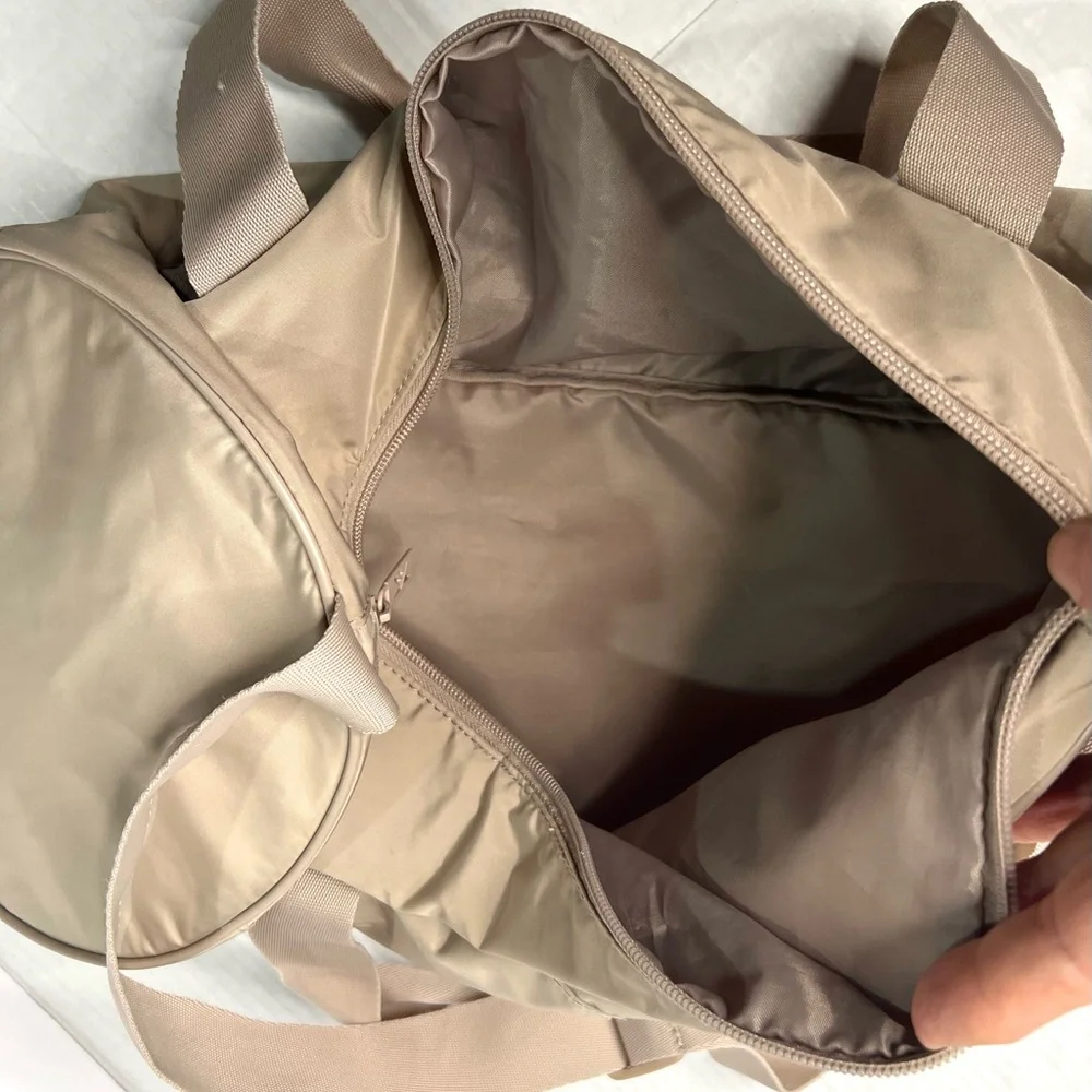 Reebok  Men's Beige Duffel Bag - Travel Gym Tote 17” x 11”x 9”